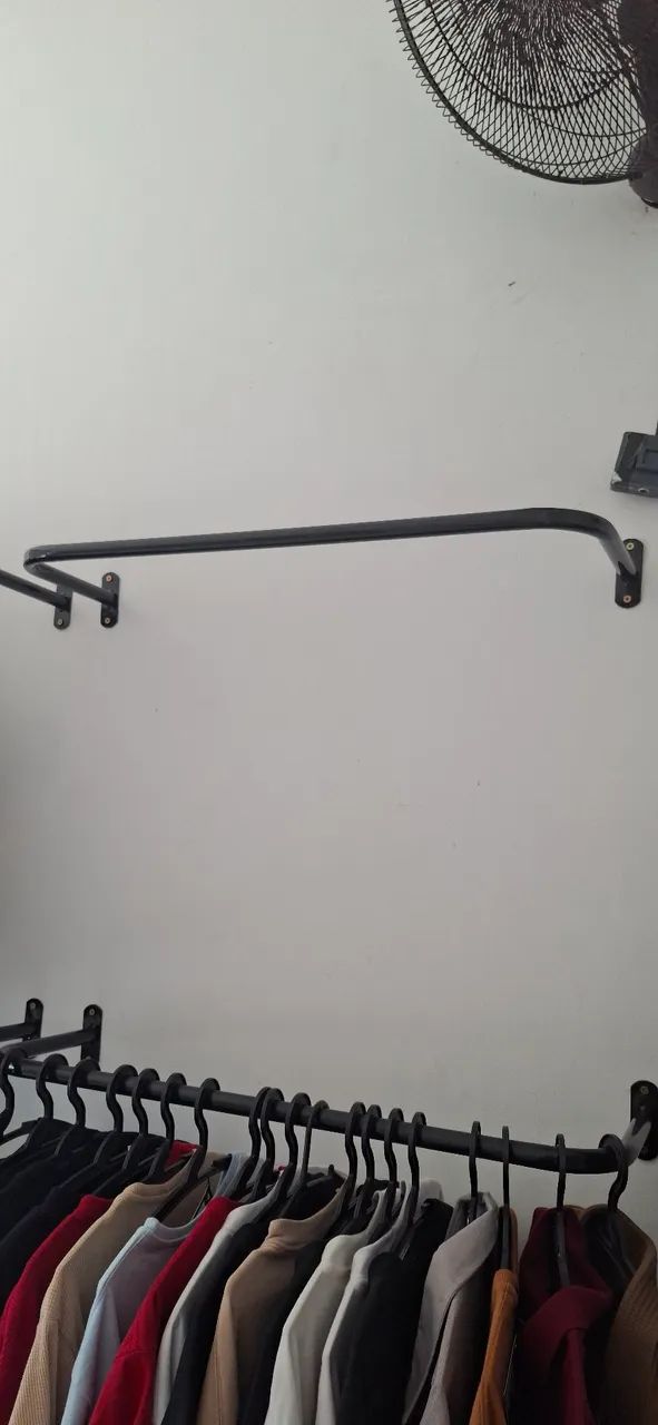ARARA DE PAREDE PARA LOJA DE ROUPA - Foto 5