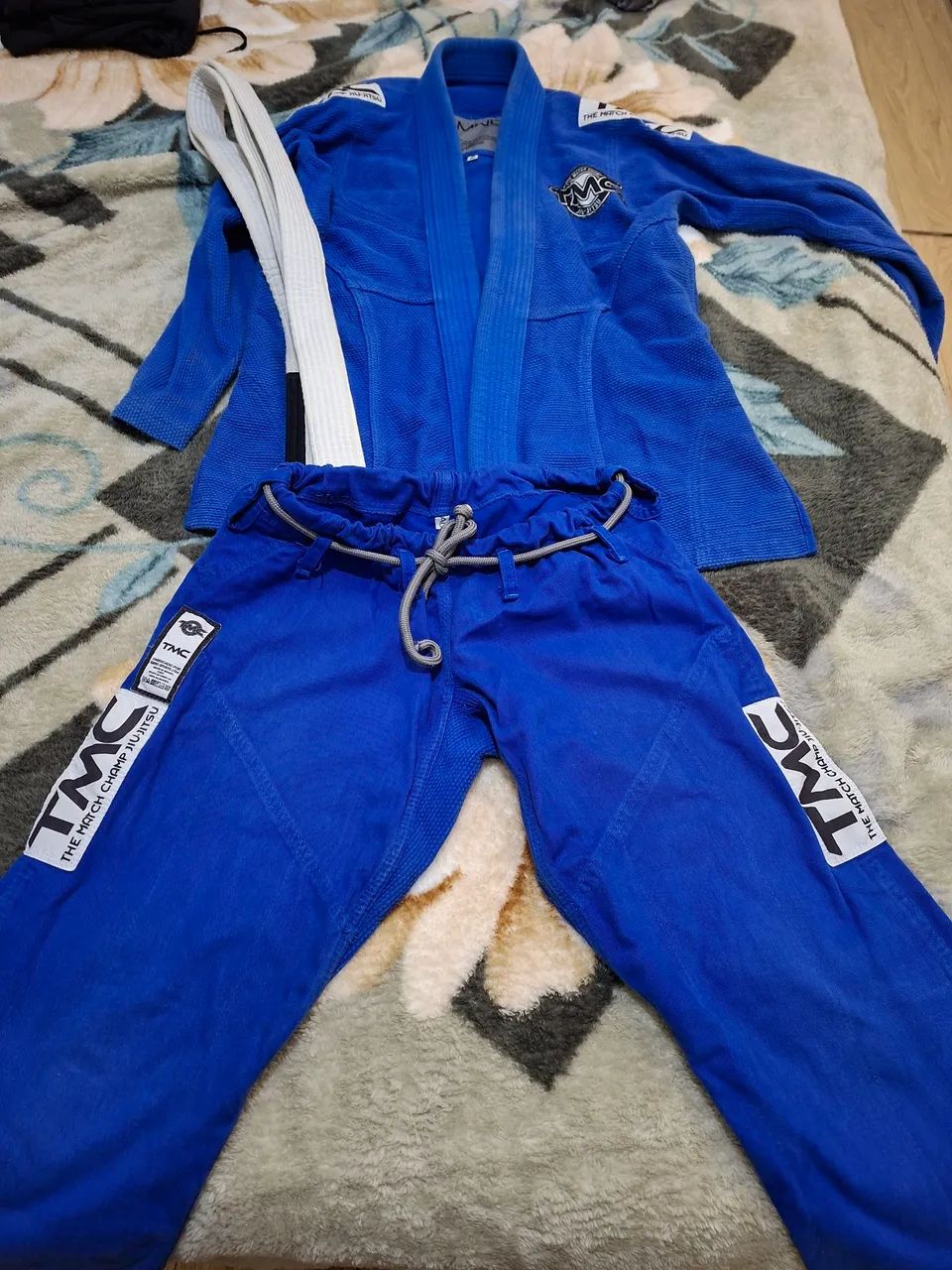 ? VENDO KIMONO DE JIU-JITSU SEMI-USADO - Foto 2