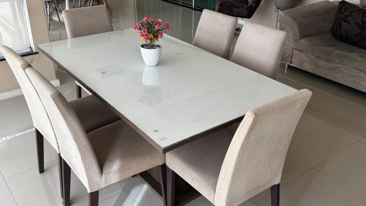 Conjunto Mesa Luxo Seis Cadeiras - Estado de Nova