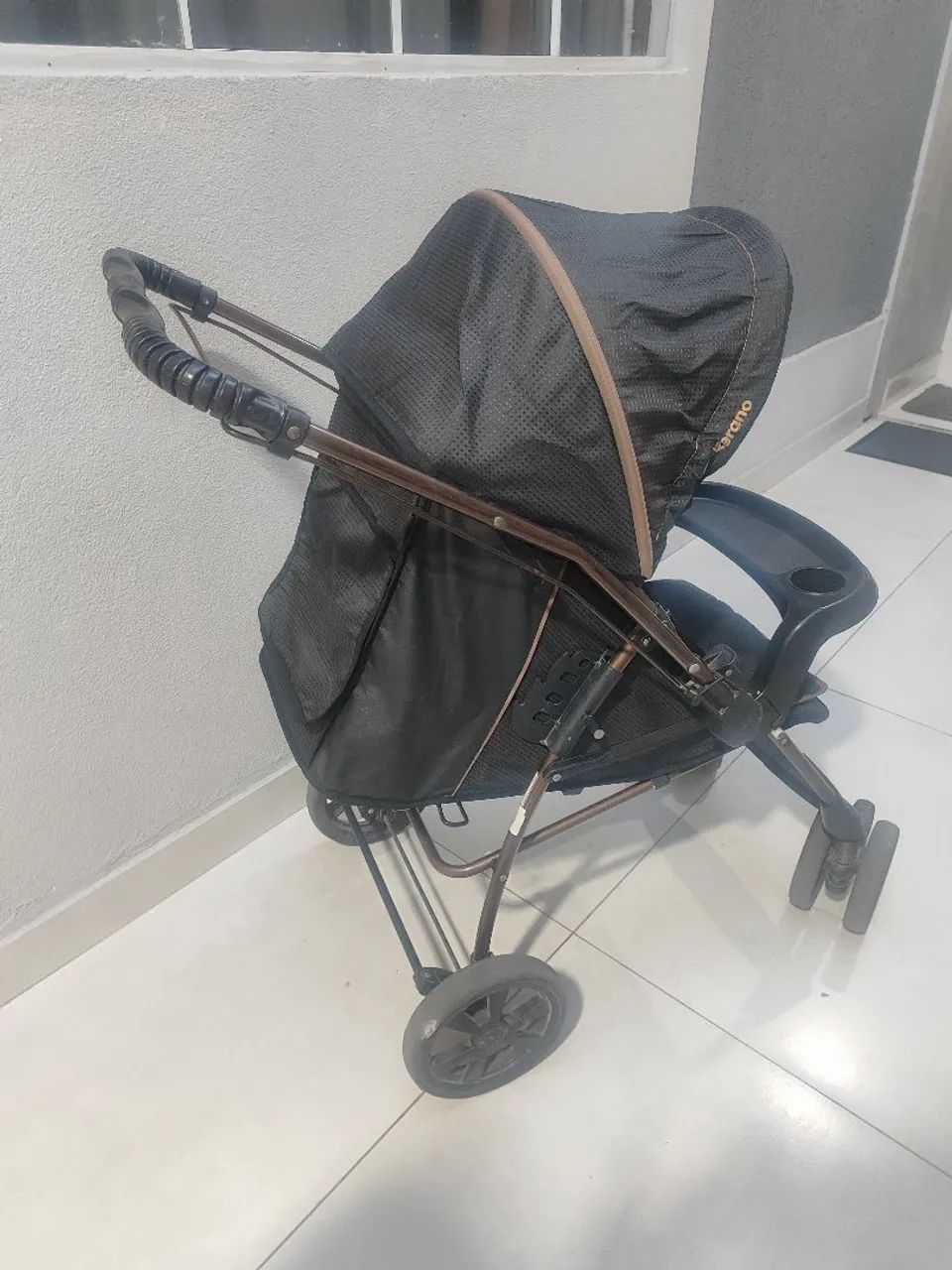 Vendo carrinho de bebê super conservado  - Foto 4