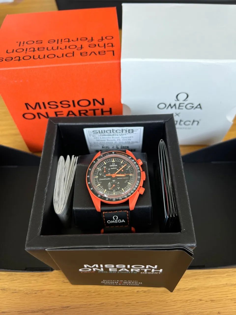 Omega x Swatch MoonSwatch - Mission on Earth Lava - NOVO