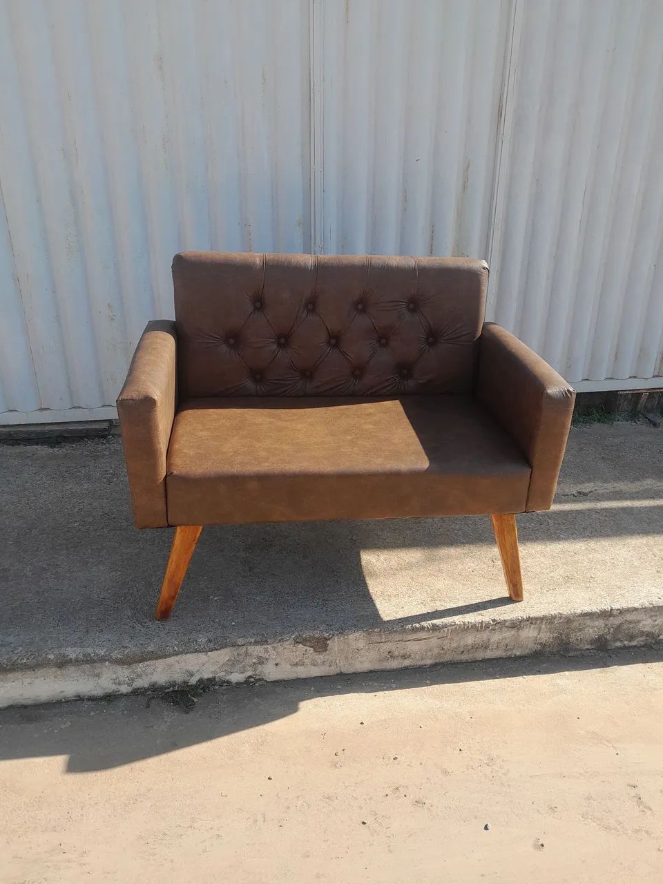 Namoradeira 2 lugar em corino marrom  novo - Foto 3