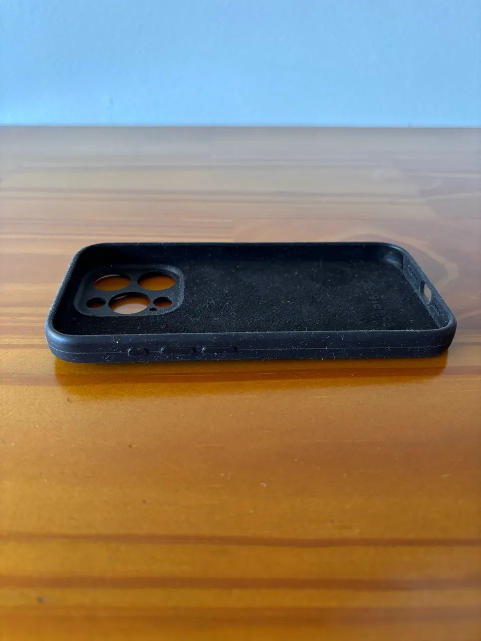 Capa Silicone Preta para iPhone 15 Pro - Foto 2