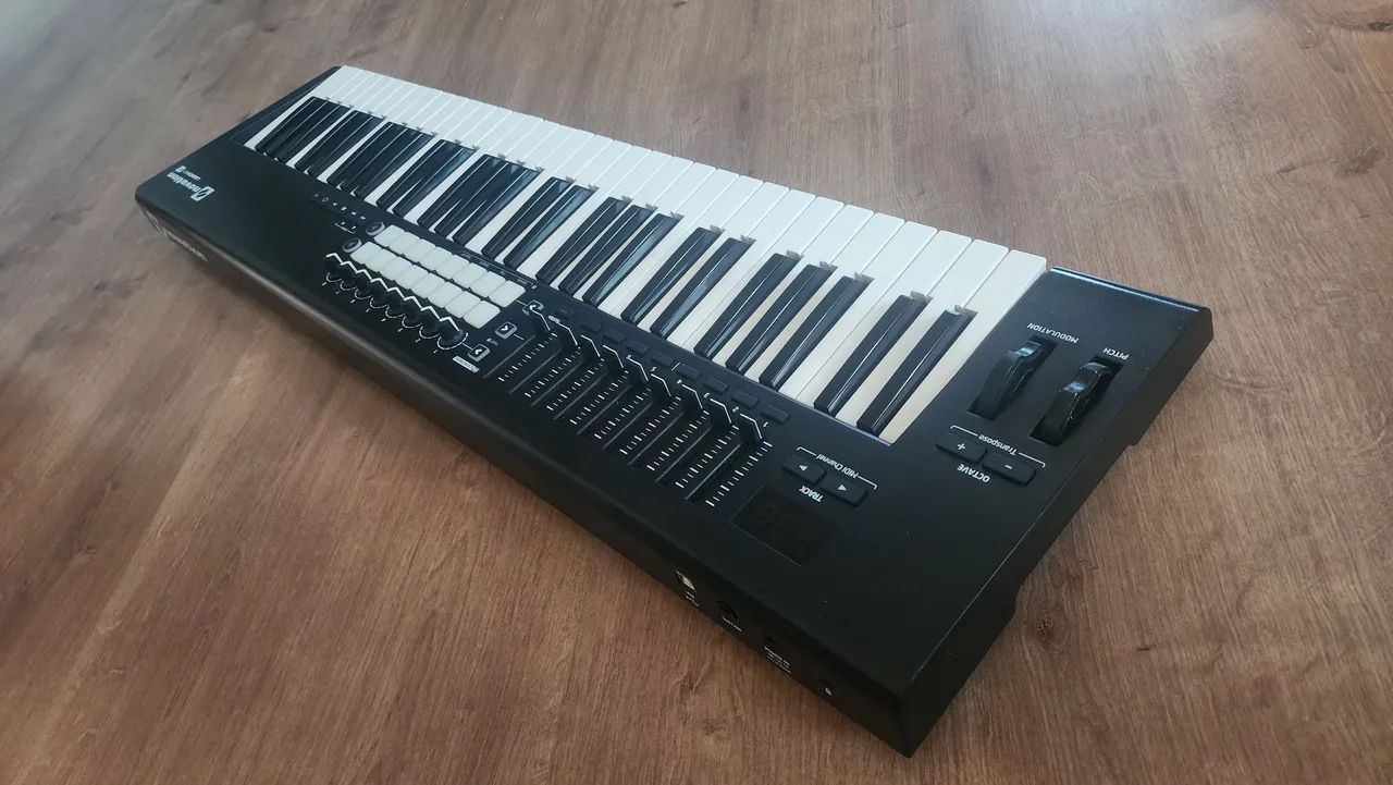 Controlador Novation LaunchKey MK2  - Foto 5