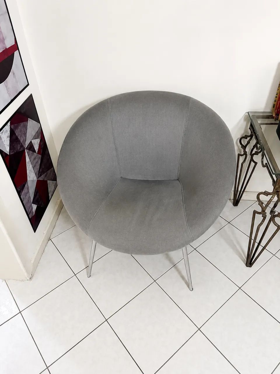 Par de Poltronas Decorativas Cinza - Design Moderno - Excelente Estado - Foto 2