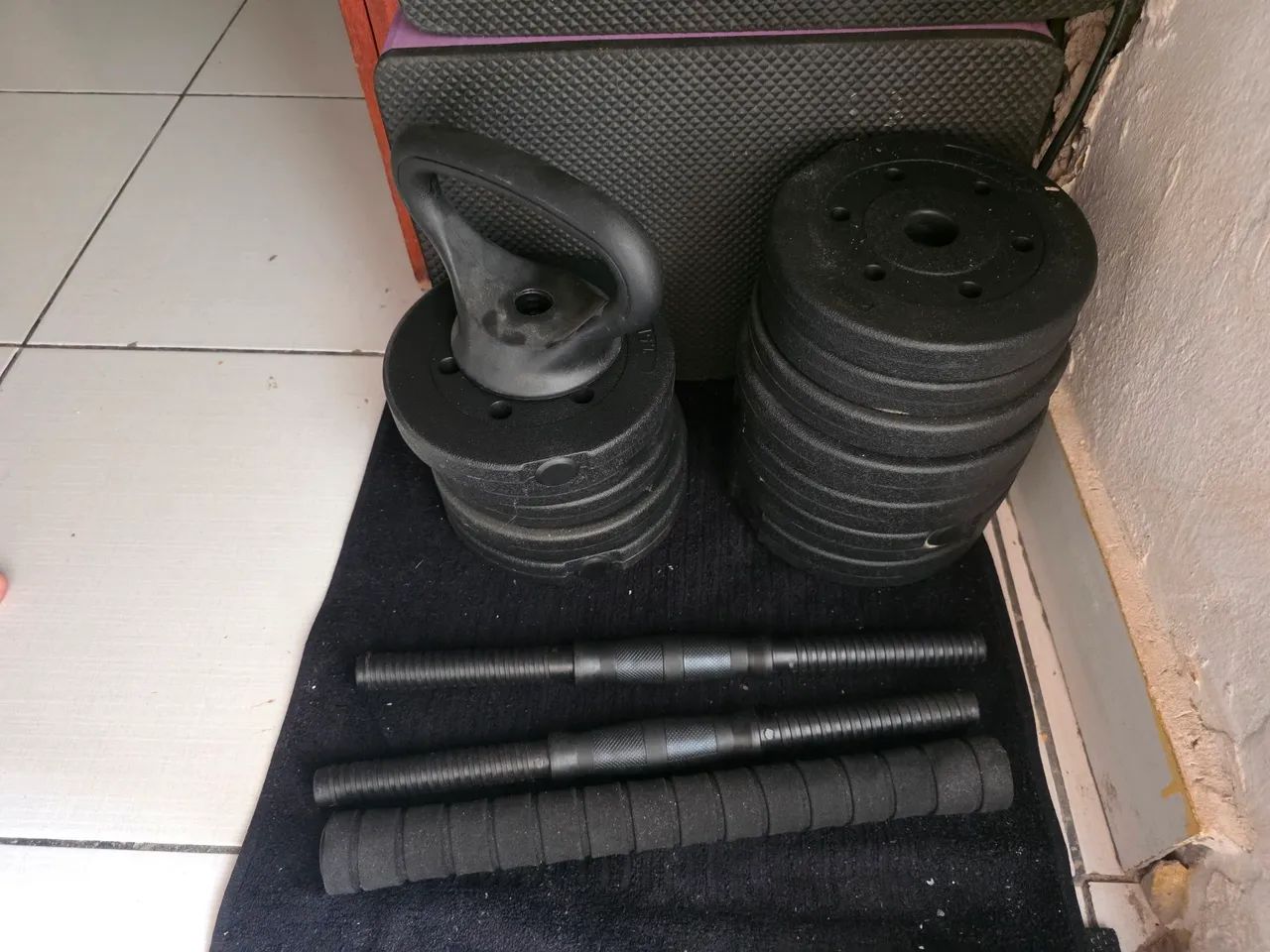Vendo kit com barra e pesos 