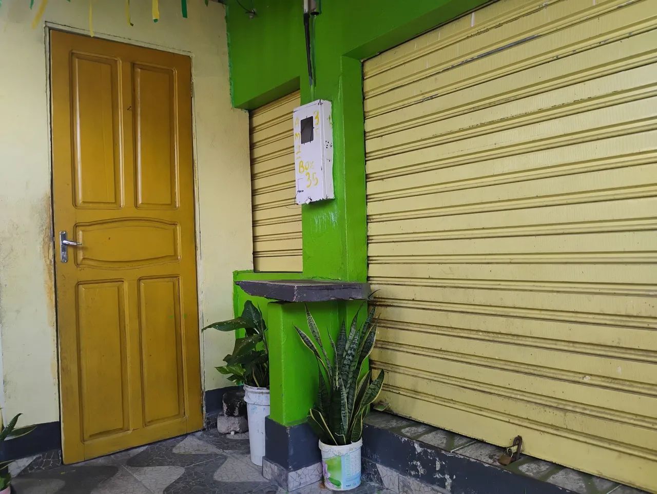 Vende-se um box e uma casa (2 pisos) - Foto 4
