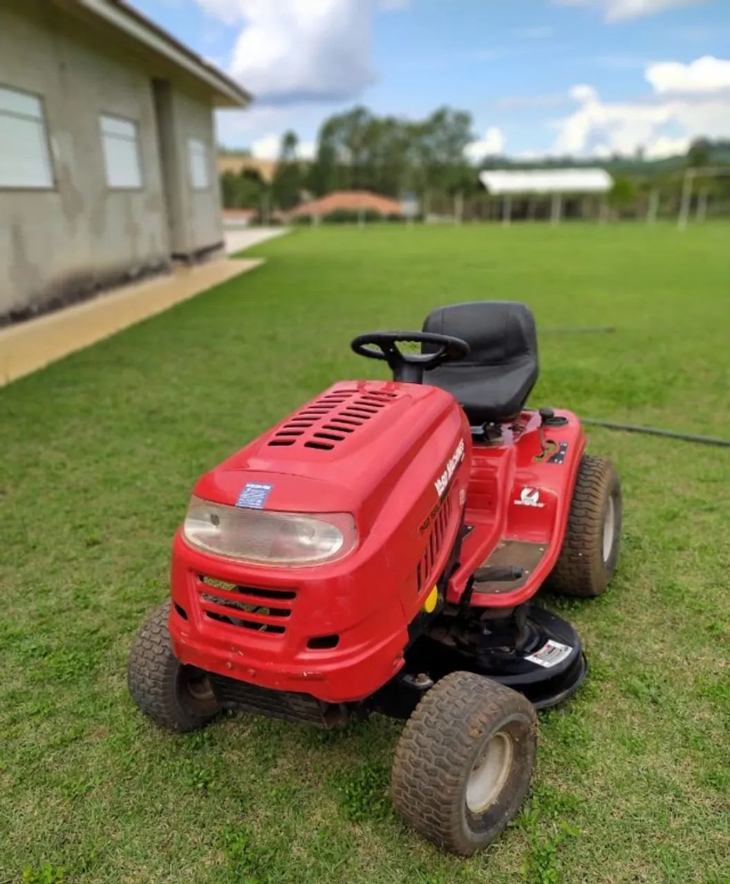 Trator Cortador de Grama Yard Machines MTD 742 - Foto 4
