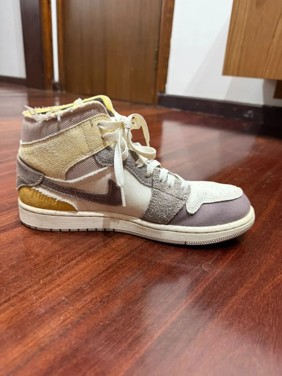 Air Jordan 1 Mid Craft Inside Out - Usado - Foto 3