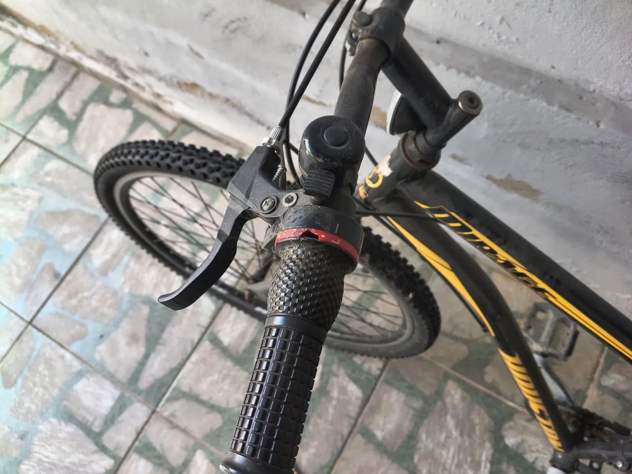 Bicicleta aro 29 semi nova - Foto 4