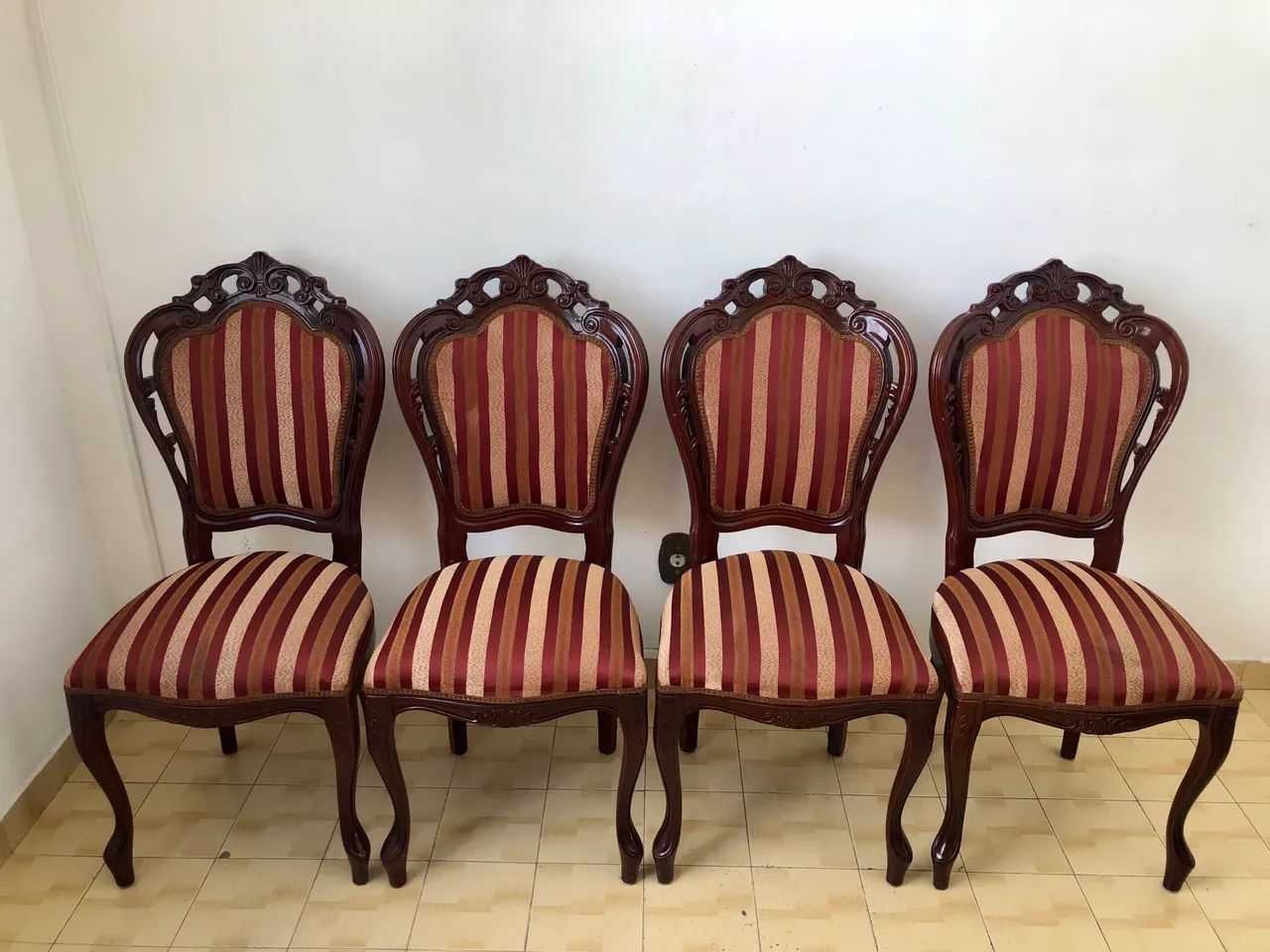Entregamos Grátis Belíssimo Conjunto de Cadeiras Estilo Luís XV