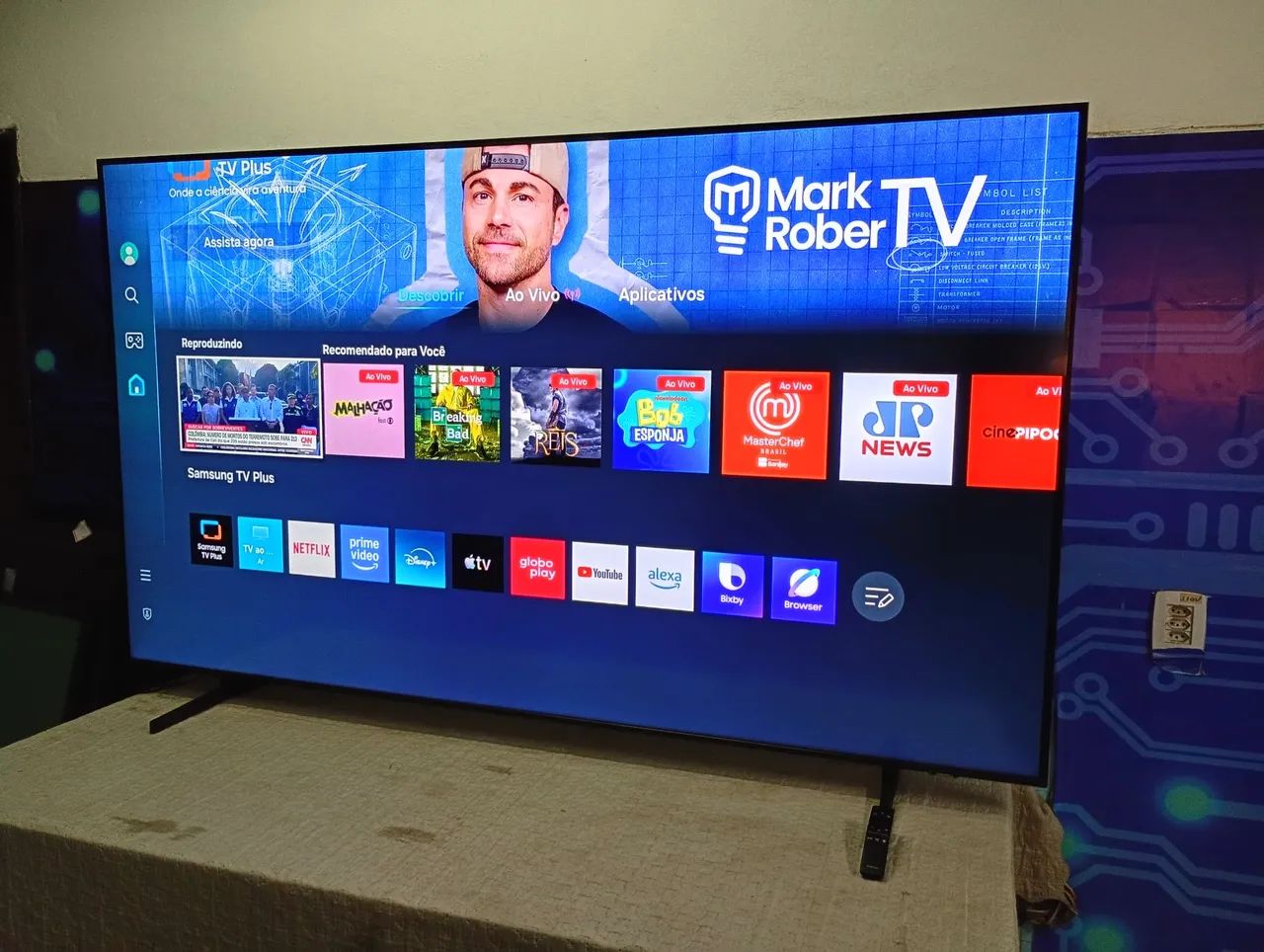 Tv 85 Samsung Smart 4k com função bluethu..Semi nova...