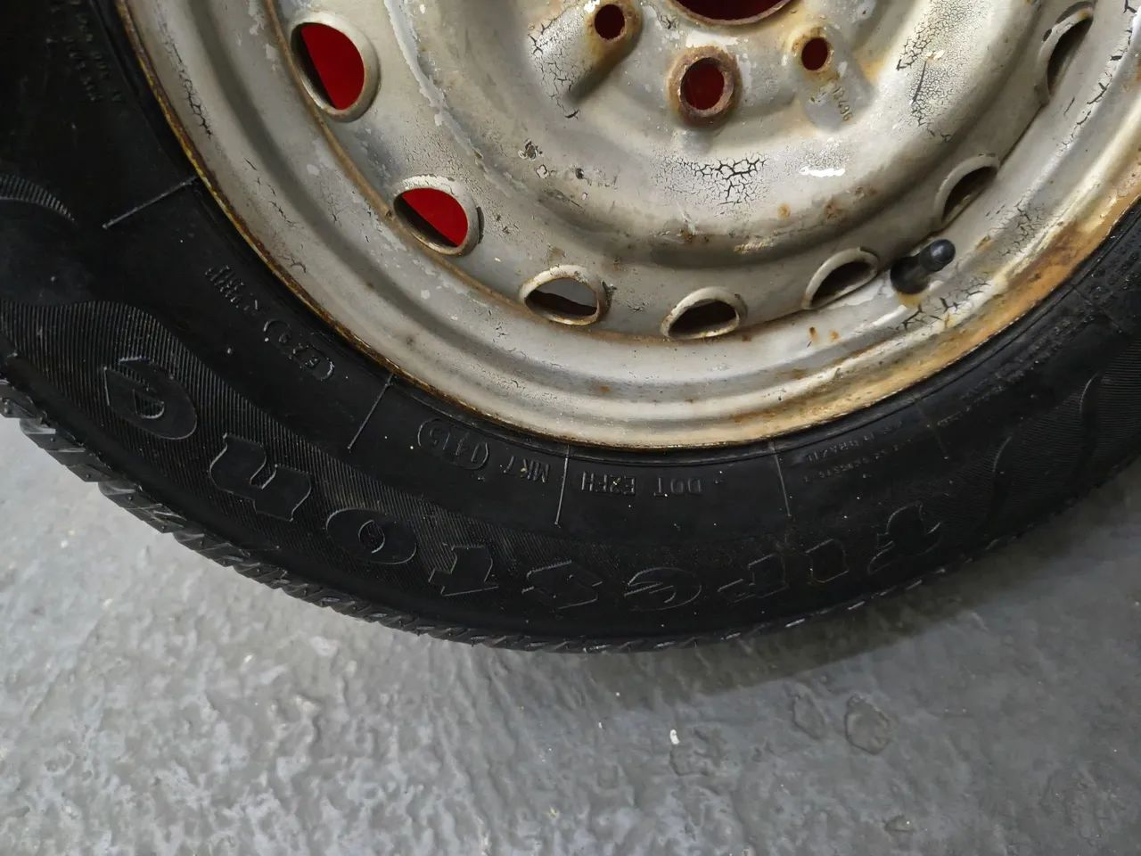 Roda Fiat 147 com pneu  - Foto 2