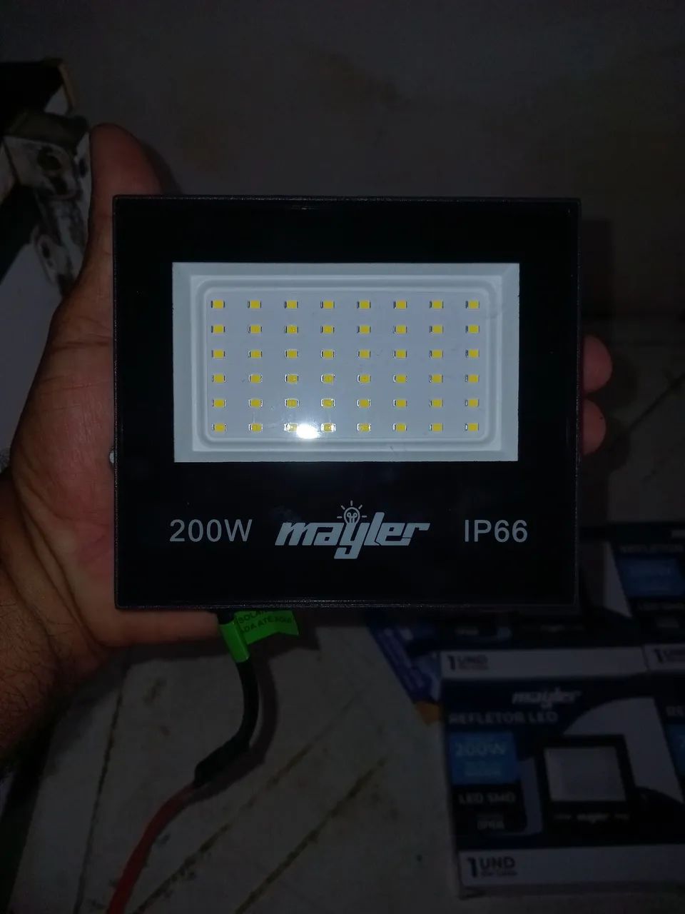 Vendo Refletor de 200.W.  - Foto 2