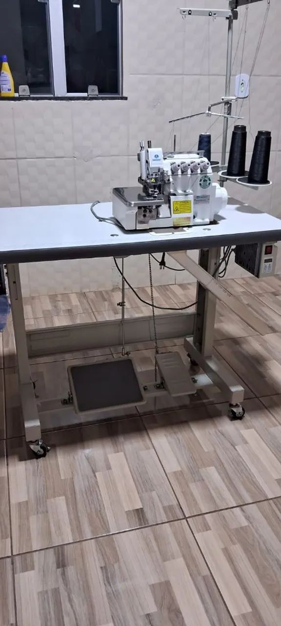 Vende-se máquina orverlock