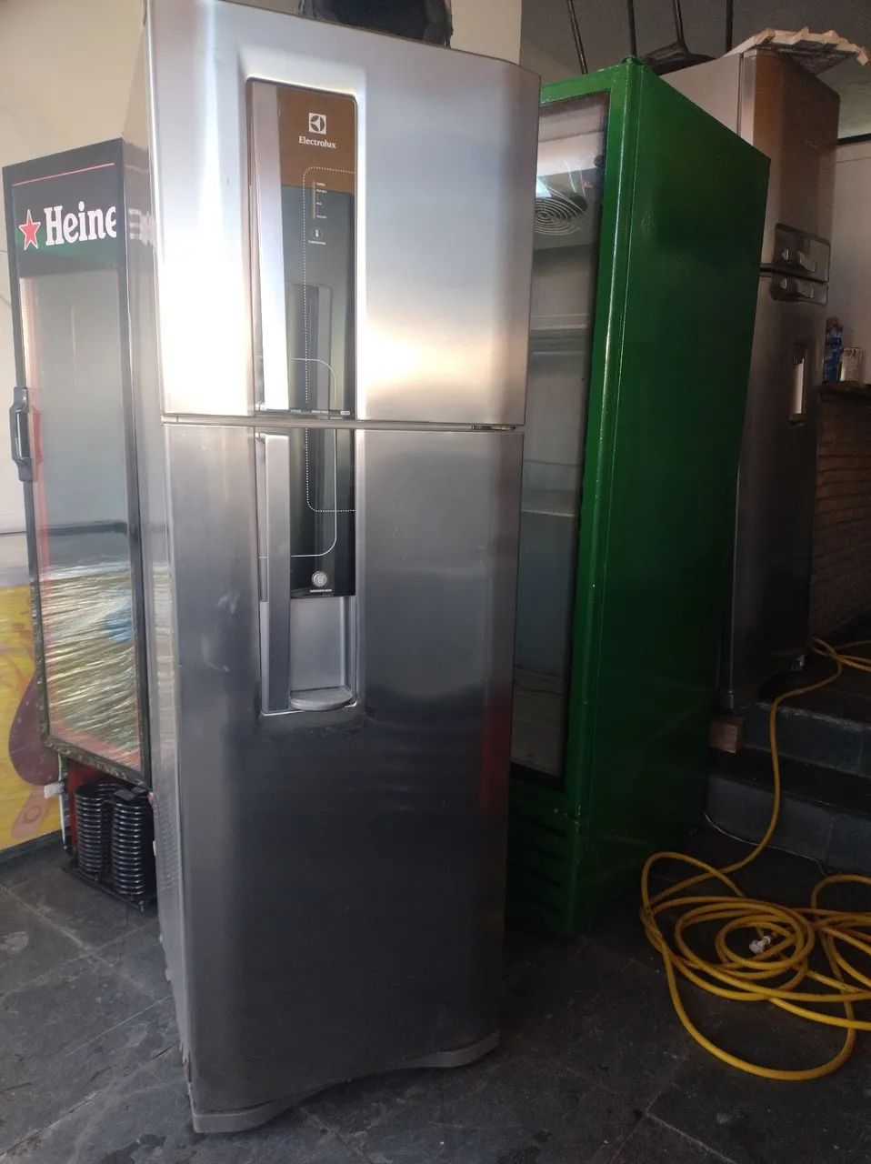Geladeira Eletrolux inox funcionando perfeitamente 
