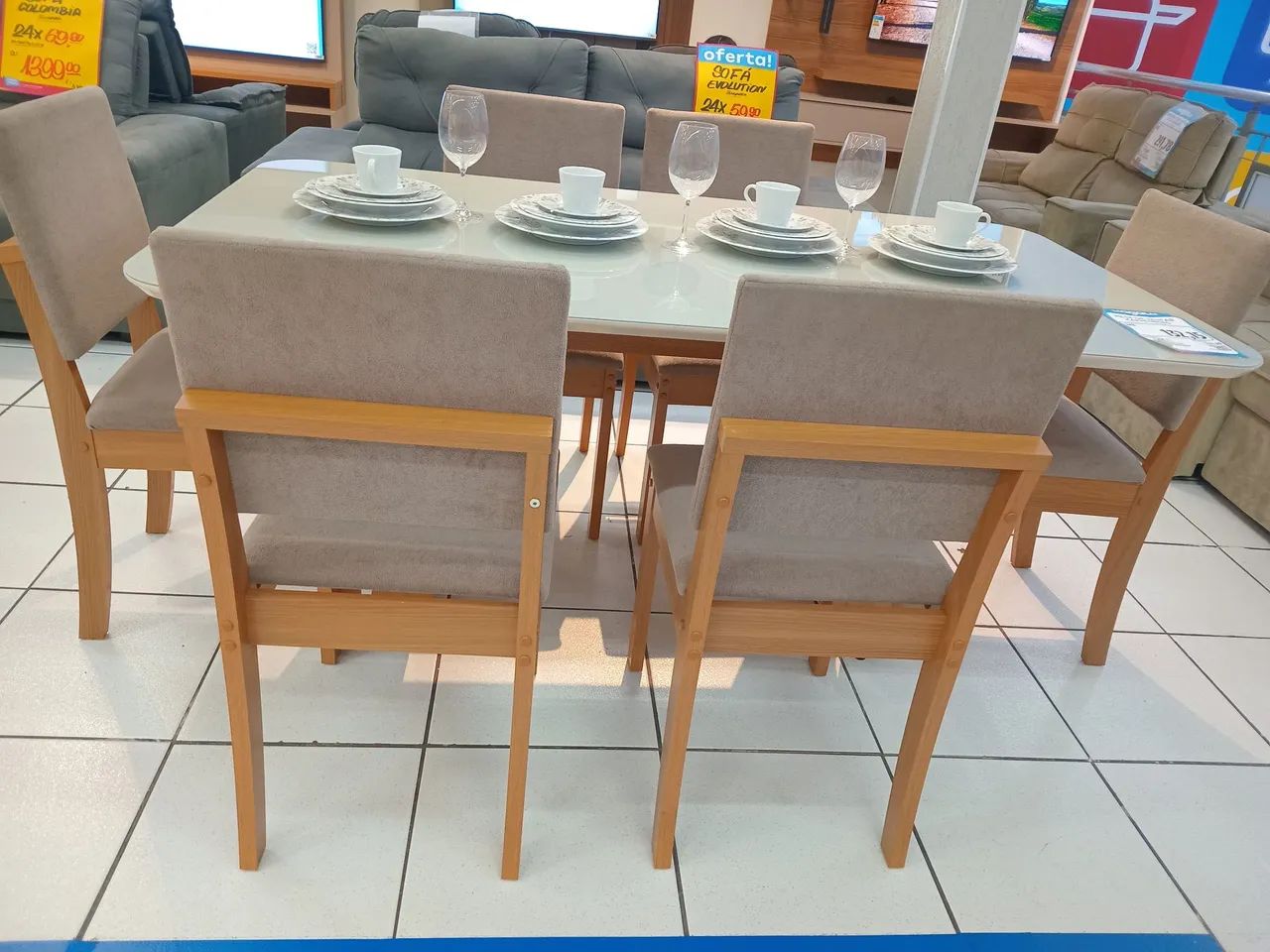 Mesa  de jantar  de vidro  com 6 cadeiras  nova . - Foto 4