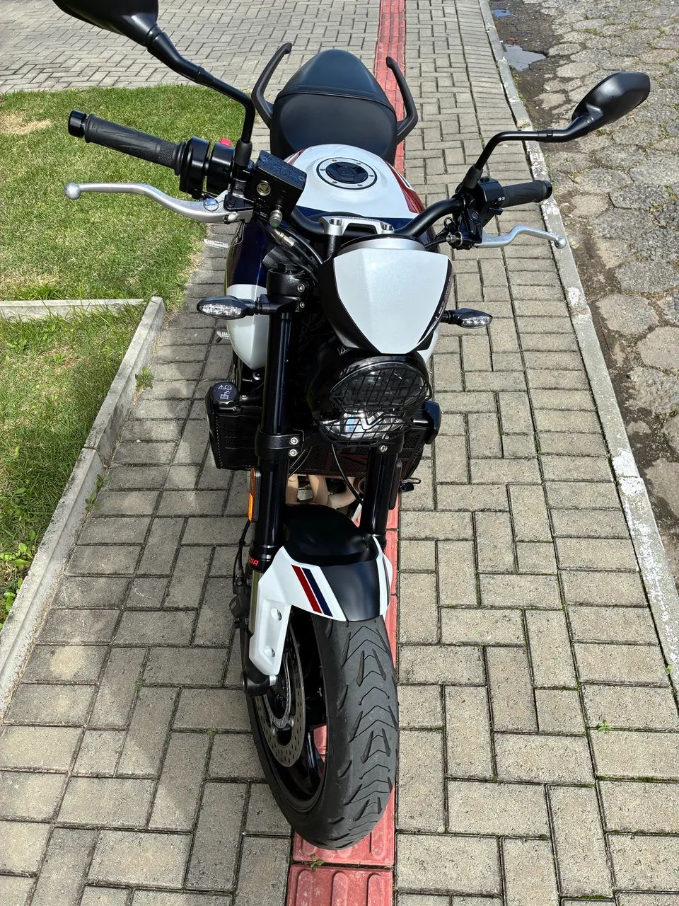 Triumph 660 Triple Tribute 2025 - 1518358308 | OLX