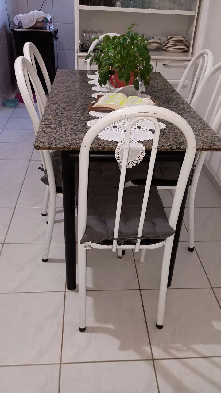 Mesa com seis cadeiras  - Foto 2