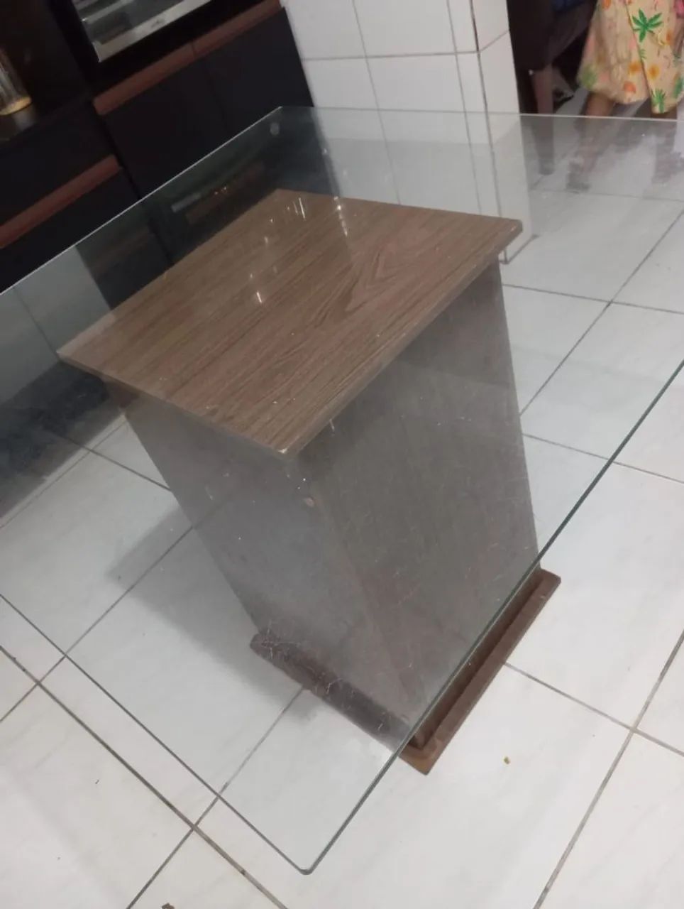 Mesa sem cadeira em ótimo estado  - Foto 2
