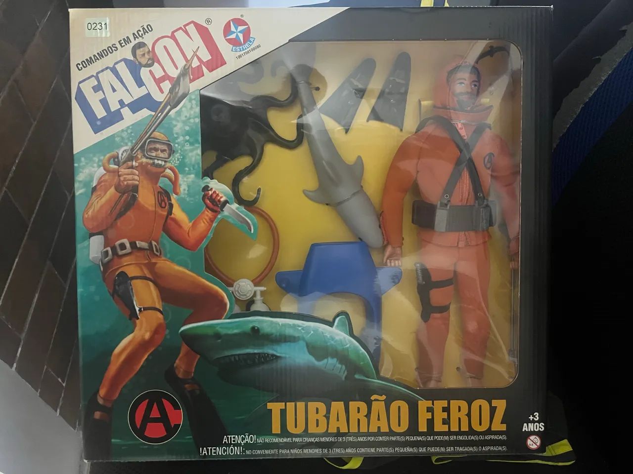 Boneco falcon tubarão feroz 