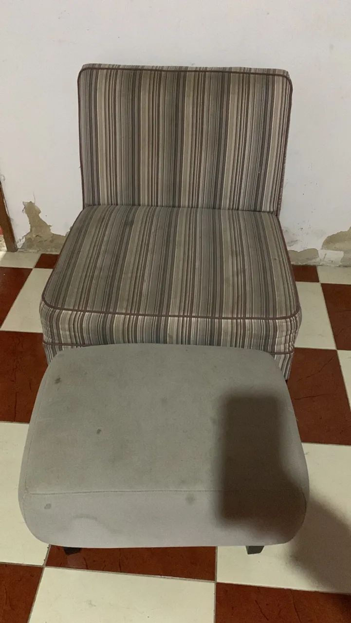 Vendo essa poltrona com puff 