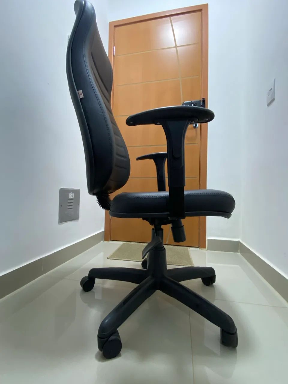 Cadeira presidente Martiflex giratória alta com regulagem de altura gamer  - Foto 5