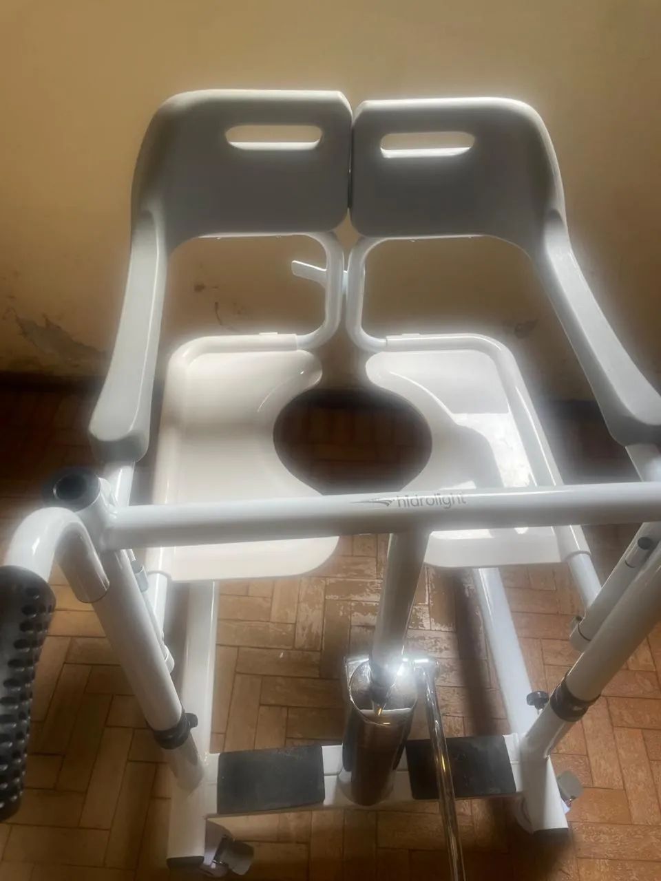 Cama Hospitalar manual e cadeira de banho  - Foto 2