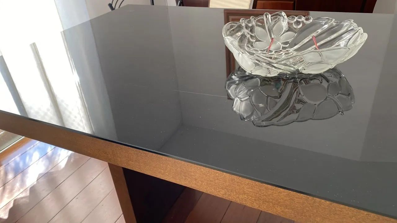 Mesa em Madeira com Tampo de Vidro