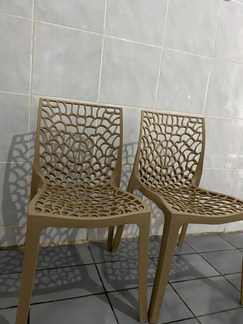 Conjunto de 6 cadeiras plásticas - Foto 3