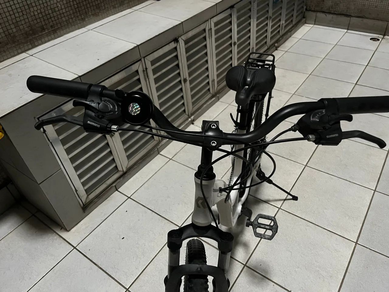 Vendo bicicleta Aro 29 Alumínio Rava semi nova (usada 5x) com cesta e sino - Foto 5