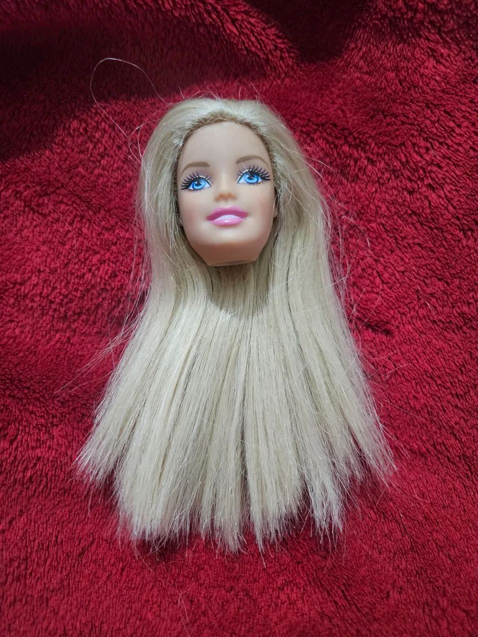 Cabeça de boneca barbie