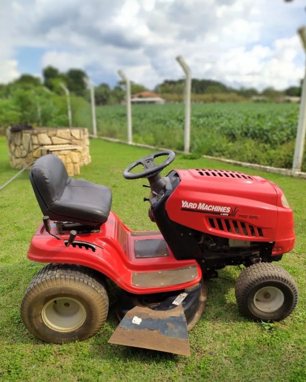 Trator Cortador de Grama Yard Machines MTD 742