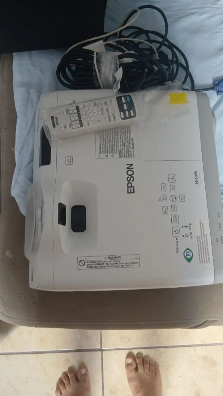 Projetor Epson EB-535W, retirado da caixa mas não foi usado