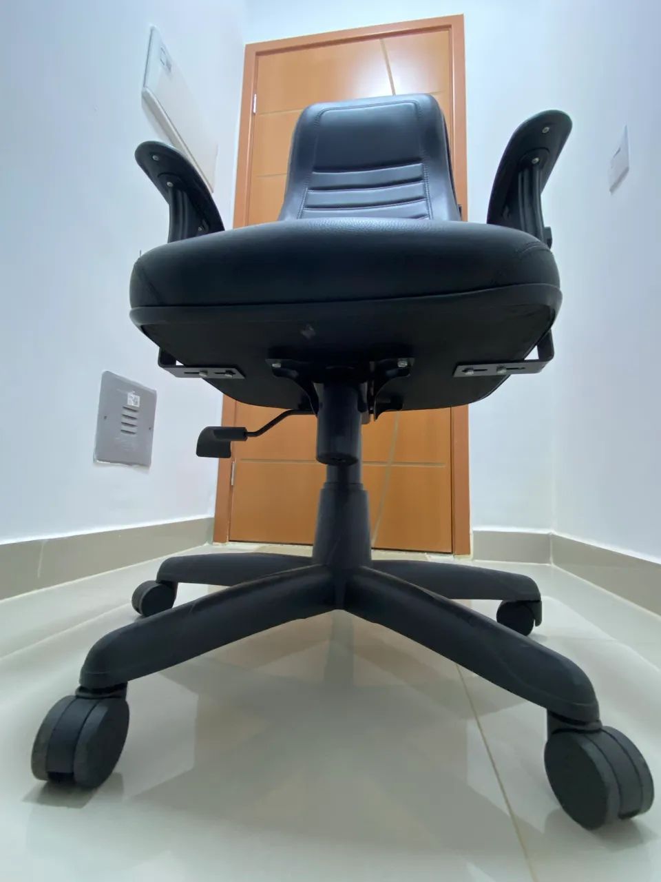 Cadeira presidente Martiflex giratória alta com regulagem de altura gamer  - Foto 4