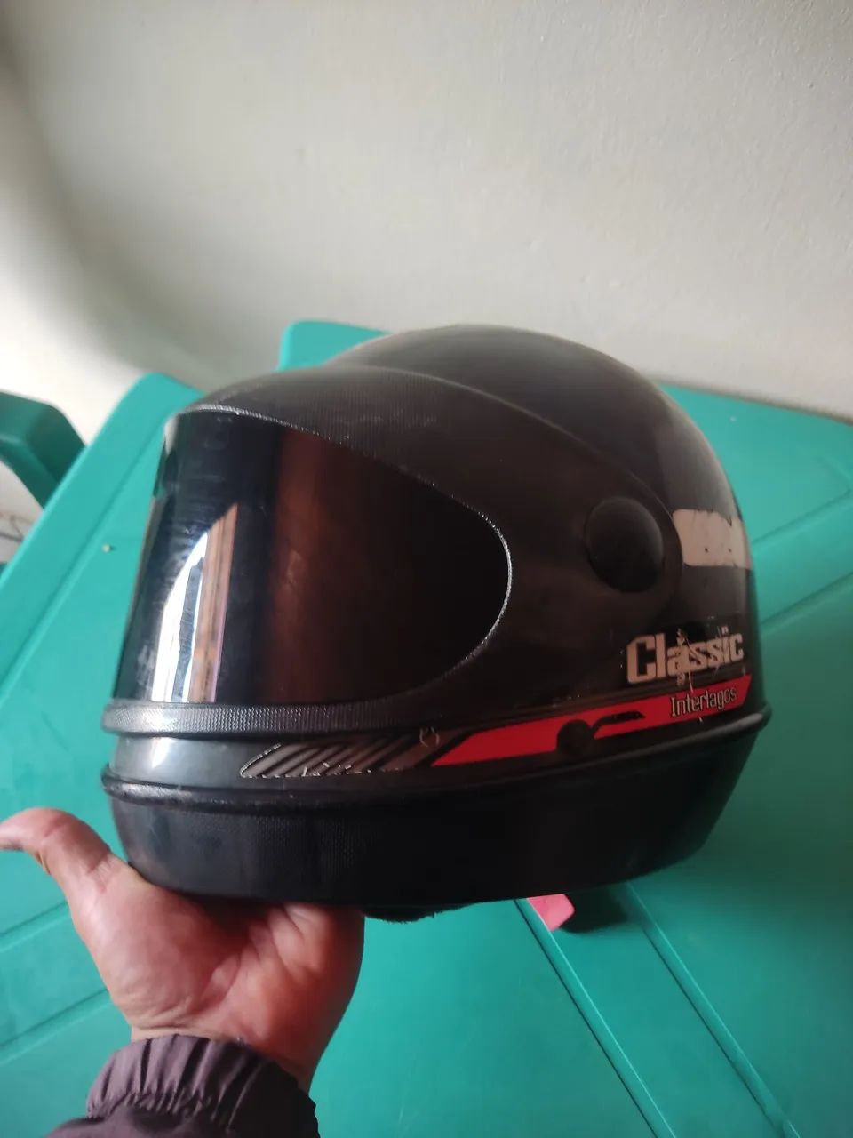 Capacete usando 