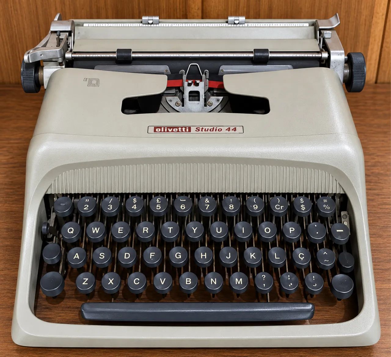 Máquina de escrever Olivetti Studio 44 - Foto 2