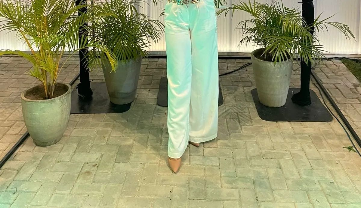 Calça branca  - Foto 2