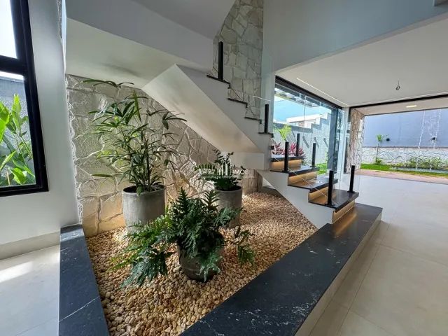 Sobrado com 4 suítes plenas, incluindo uma térrea e uma master com closet. - Foto 4