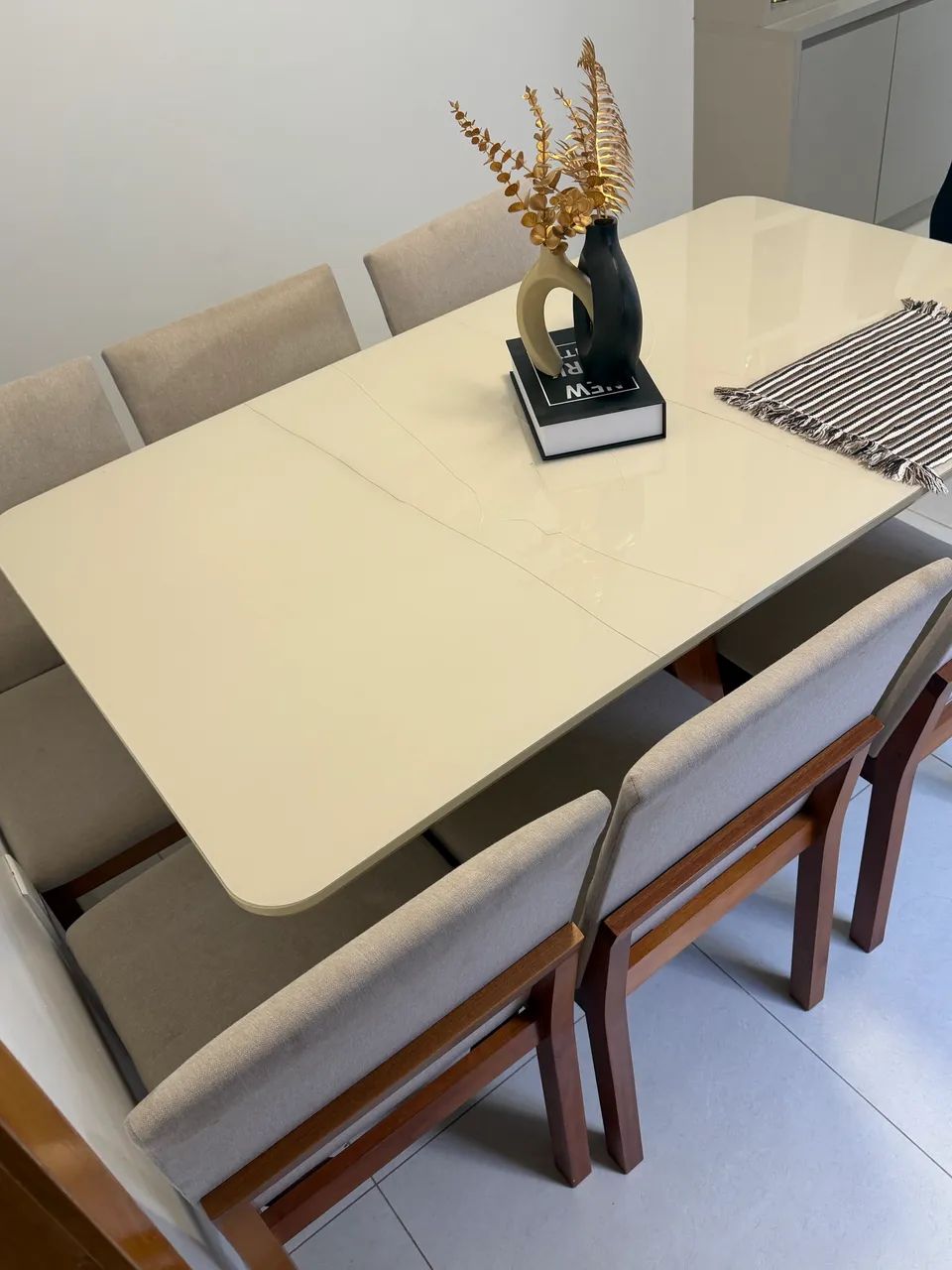 Vendo mesa com 6 cadeiras  - Foto 2