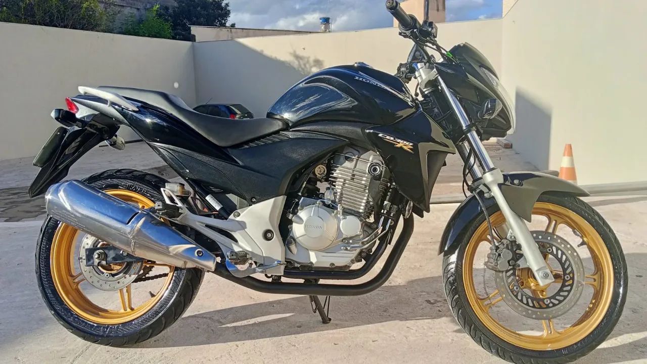 CB 300 - Foto 2
