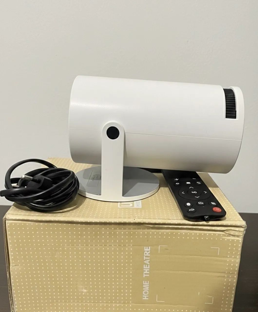 Projetor Hy300 na caixa novo 