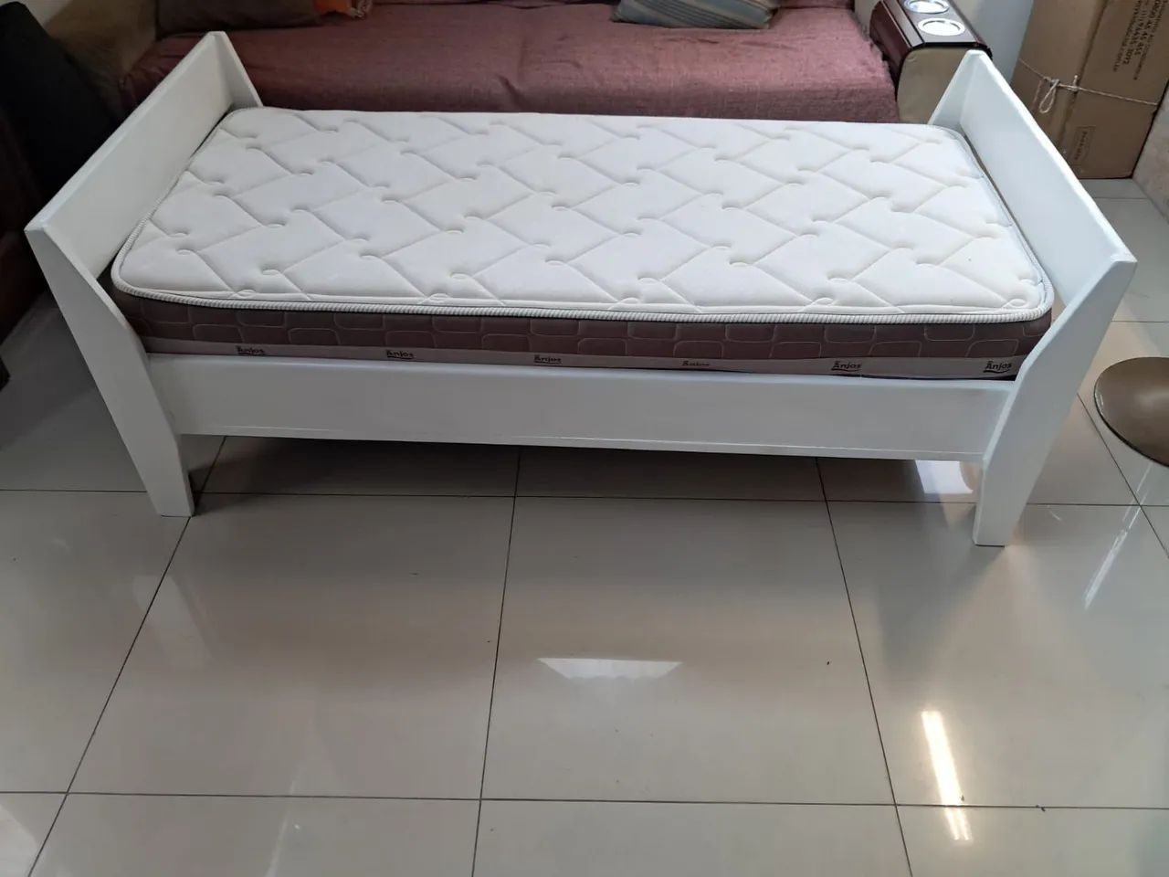 Torrando...Minicama com colchão de molas ensacadas praticamente novos!