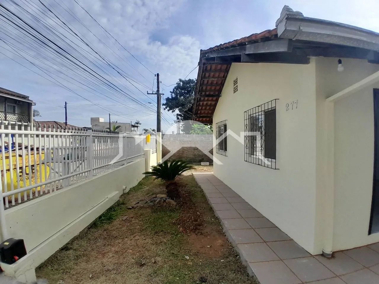 Casa com 3 Quartos e Amplo Terreno - Foto 3