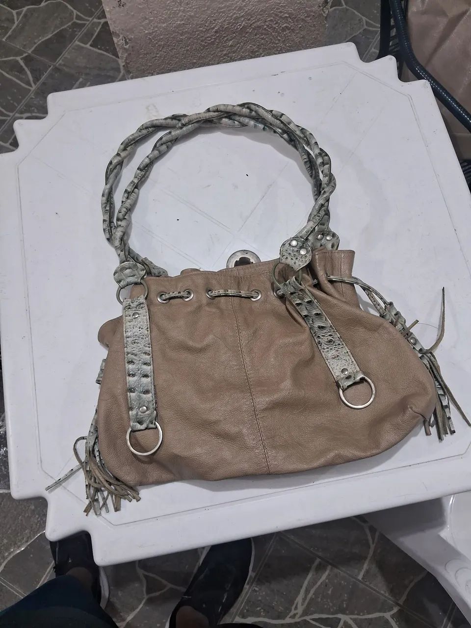 Bolsa feminina em couro legítimo, em perfeito estado. - Foto 2