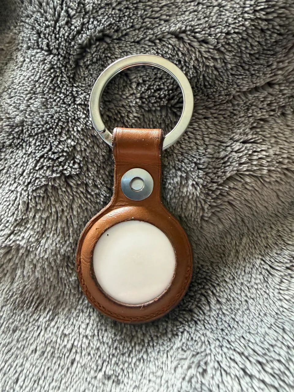 Apple AirTag Original com Chaveiro de Couro Marrom - Bateria Nova - Foto 5