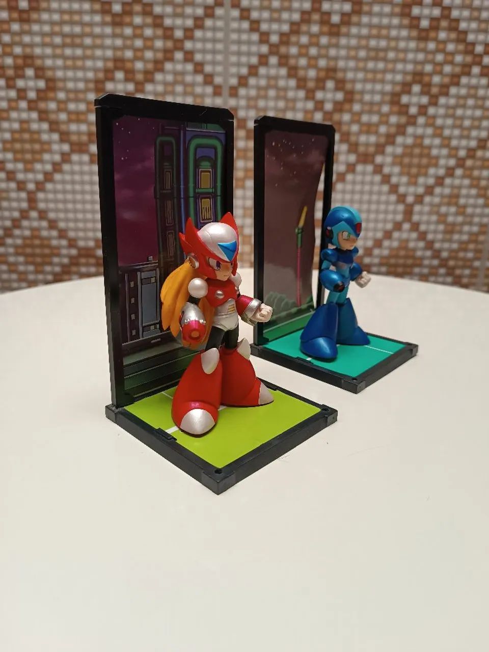 Conjunto Megaman e Zero bonecos decoração com base de apoio temático - Foto 5