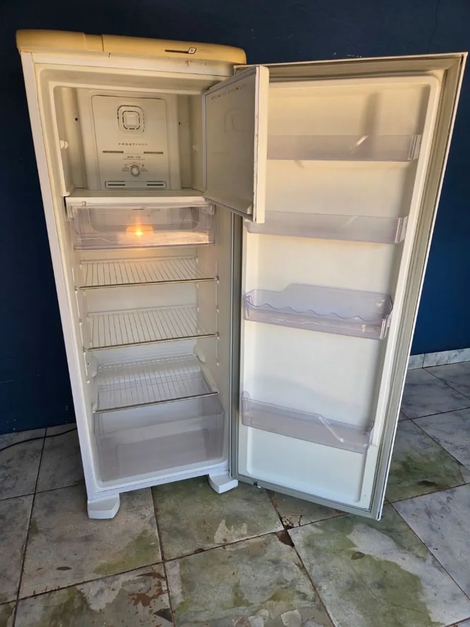 Vendo geladeira Electrolux  - Foto 2