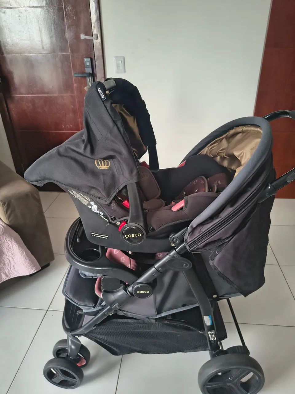 Carrinho de bebê com bebê conforto  - Foto 5