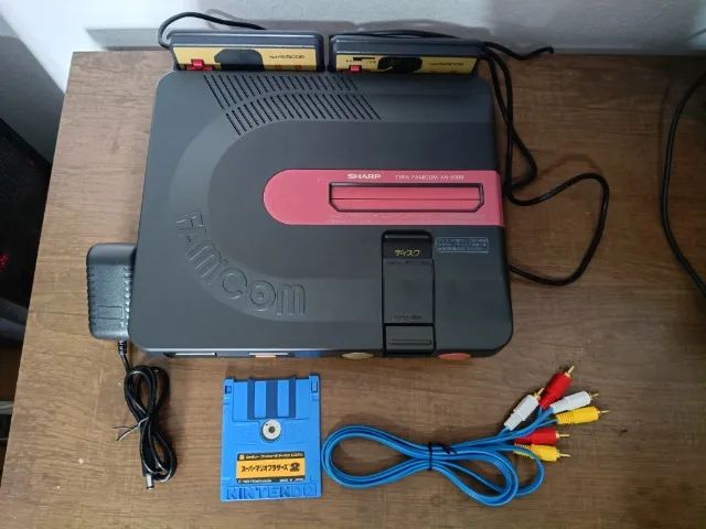 Console Sharp Twin Famicom  Revisado, correia nova, lendo discos perfeitamente.